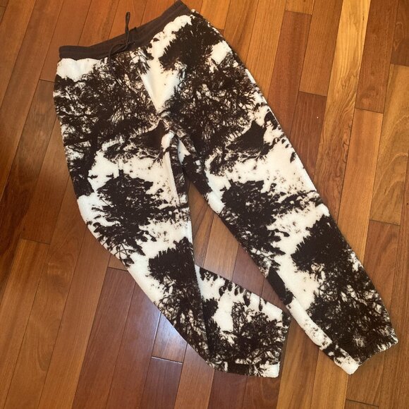 Forever 21 Pants - Forever 21 Fleece Joggers size Medium